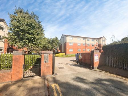 3 bedroom Flat to let in Constance Gardens, Salford, M5