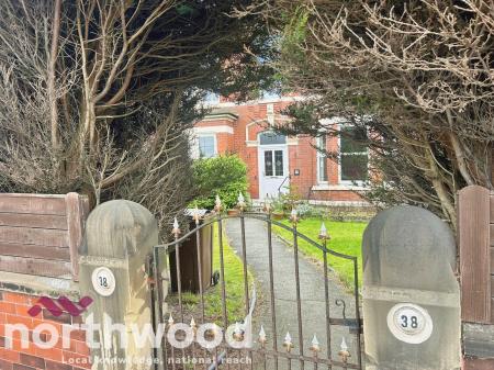 2 bedroom Flat for sale in Hartwood Road, Southport, PR9