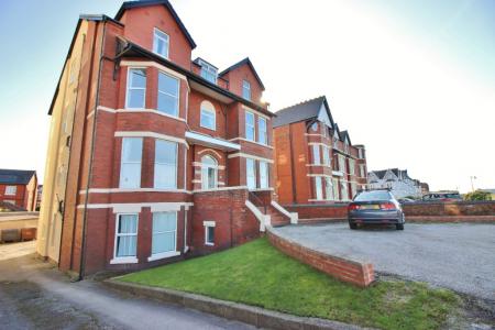 2 bedroom Flat to let in Promenade, Southport, PR9