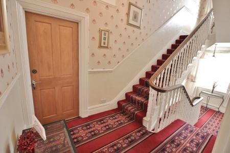 2 bedroom Flat to let in Promenade, Southport, PR9