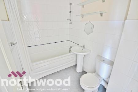 2 bedroom Flat to let in Knowsley Road, Southport, PR9
