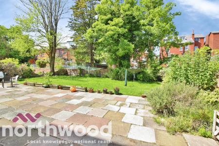 2 bedroom Flat to let in Knowsley Road, Southport, PR9