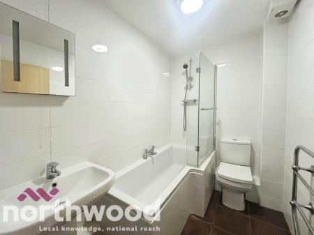 2 bedroom Flat to let in Liverpool Road North, Burscough, L40