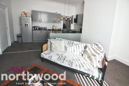 2 bedroom Flat to let in Church Street, Southport, Southport, PR9