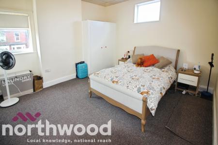 2 bedroom Flat to let in Church Street, Southport, Southport, PR9