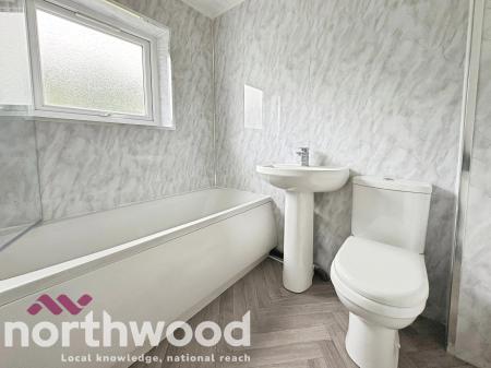 3 bedroom Terraced House to let in Hallcroft, Birch Green, Skelmersdale, WN8