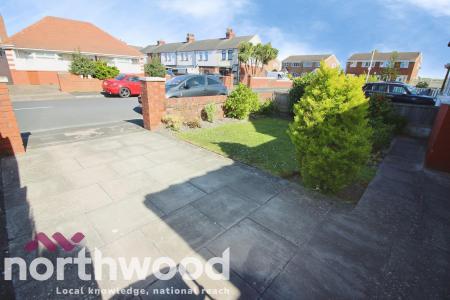 2 bedroom Bungalow to let in The Crescent, Southport, PR9