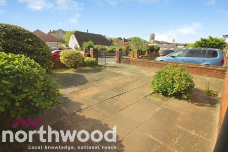 3 bedroom Semi-detached house to let in Court Road, Southport, PR9