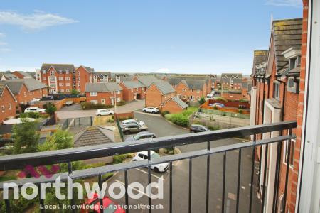 2 bedroom Flat to let in Maplebeck Drive, Kew, Southport, PR8