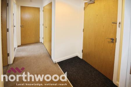 2 bedroom Flat to let in Maplebeck Drive, Kew, Southport, PR8
