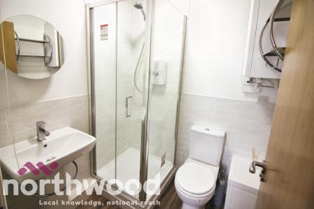 2 bedroom Flat to let in Maplebeck Drive, Kew, Southport, PR8