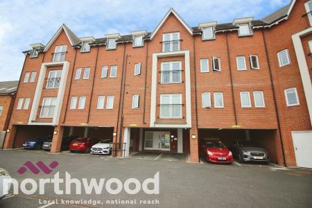 2 bedroom Flat to let in Maplebeck Drive, Kew, Southport, PR8