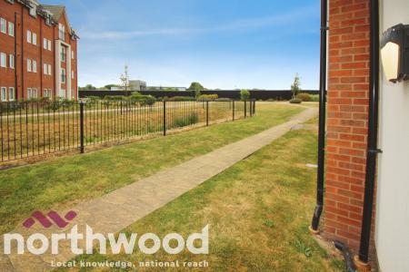 2 bedroom Flat to let in Maplebeck Drive, Kew, Southport, PR8