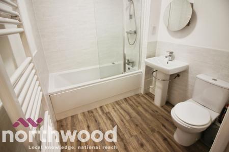 2 bedroom Flat to let in Maplebeck Drive, Kew, Southport, PR8