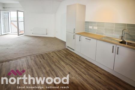 2 bedroom Flat to let in Maplebeck Drive, Kew, Southport, PR8