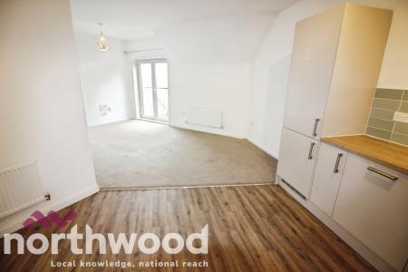 2 bedroom Flat to let in Maplebeck Drive, Kew, Southport, PR8