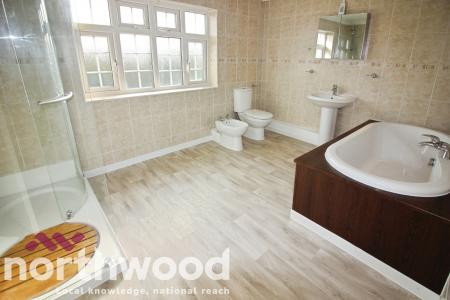 5 bedroom Detached house to let in Brinklow Close, Ainsdale, Southport, PR8
