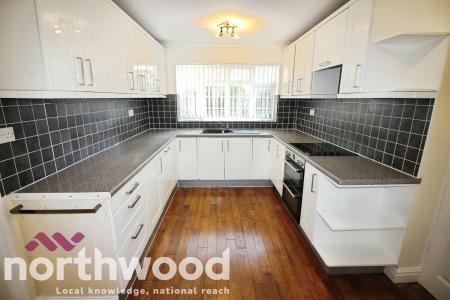 5 bedroom Detached house to let in Brinklow Close, Ainsdale, Southport, PR8