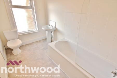 3 bedroom Flat to let in Bridge Grove, Southport, PR8