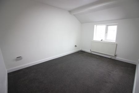 2 bedroom Flat to let in Middle Flat 2 Bed