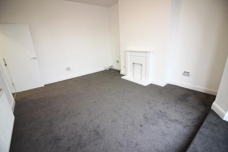 2 bedroom Flat to let in Middle Flat 2 Bed