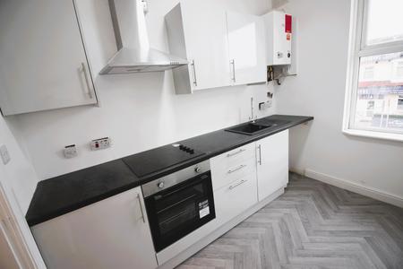 2 bedroom Flat to let in Middle Flat 2 Bed