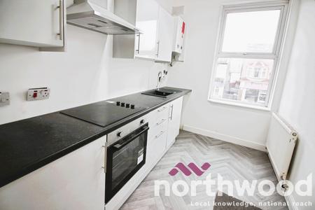 2 bedroom Flat to let in Eastbank Street, Southport, PR8