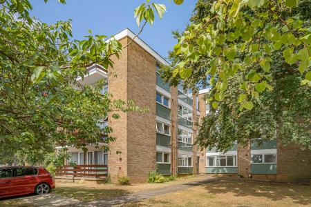 2 bedroom Flat for sale in Abbots Park, St Albans, AL1