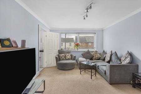 1 bedroom Flat for sale in Alderman Close, Welham Green, AL9
