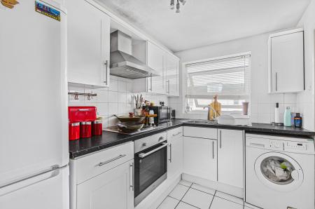 1 bedroom Flat for sale in Alderman Close, Welham Green, AL9