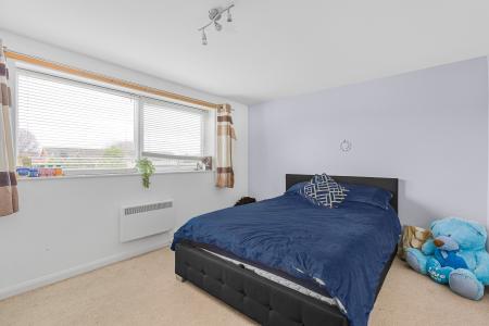 1 bedroom Flat for sale in Alderman Close, Welham Green, AL9