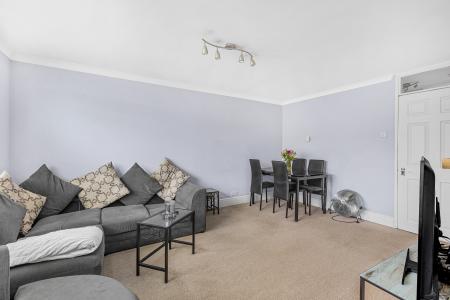 1 bedroom Flat for sale in Alderman Close, Welham Green, AL9