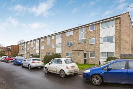 1 bedroom Flat for sale in Alderman Close, Welham Green, AL9