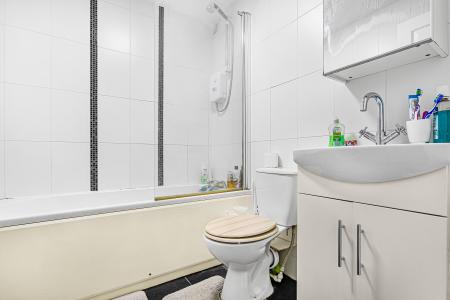 1 bedroom Flat for sale in Alderman Close, Welham Green, AL9