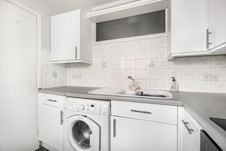 2 bedroom Flat for sale in Cedar Court, St Albans, AL4