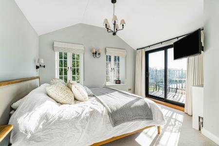 4 bedroom Character Property for sale in Dovers Green Cottages, Radlett, WD7