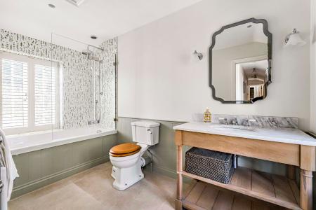 4 bedroom Character Property for sale in Dovers Green Cottages, Radlett, WD7