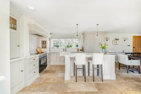 4 bedroom Character Property for sale in Dovers Green Cottages, Radlett, WD7