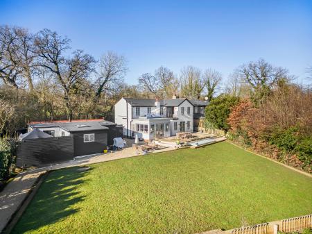 4 bedroom Character Property for sale in Dovers Green Cottages, Radlett, WD7