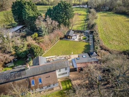 4 bedroom Character Property for sale in Dovers Green Cottages, Radlett, WD7