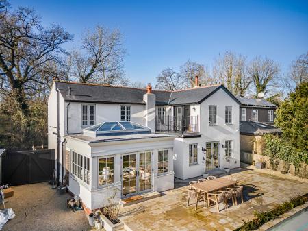 4 bedroom Character Property for sale in Dovers Green Cottages, Radlett, WD7