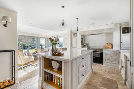 4 bedroom Character Property for sale in Dovers Green Cottages, Radlett, WD7