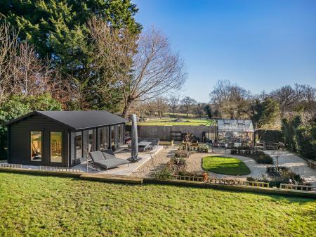 4 bedroom Character Property for sale in Dovers Green Cottages, Radlett, WD7