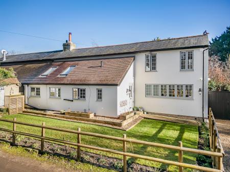 4 bedroom Character Property for sale in Dovers Green Cottages, Radlett, WD7