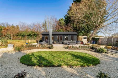 4 bedroom Character Property for sale in Dovers Green Cottages, Radlett, WD7