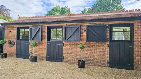4 bedroom Character Property for sale in Dovers Green Cottages, Radlett, WD7