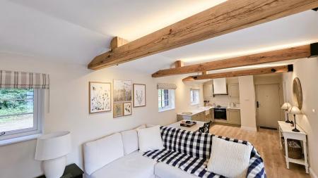 4 bedroom Character Property for sale in Dovers Green Cottages, Radlett, WD7