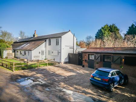 4 bedroom Character Property for sale in Dovers Green Cottages, Radlett, WD7