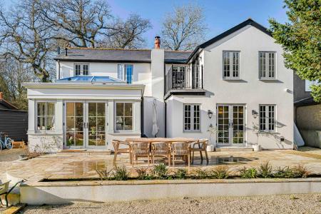 4 bedroom Character Property for sale in Dovers Green Cottages, Radlett, WD7