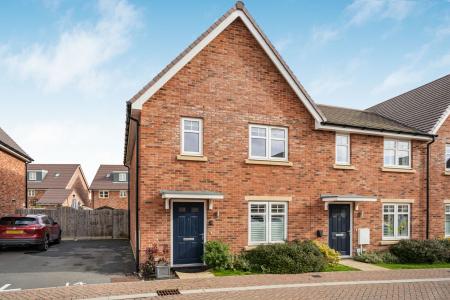 3 bedroom Terraced House for sale in Falcon Way, St Albans, AL4
